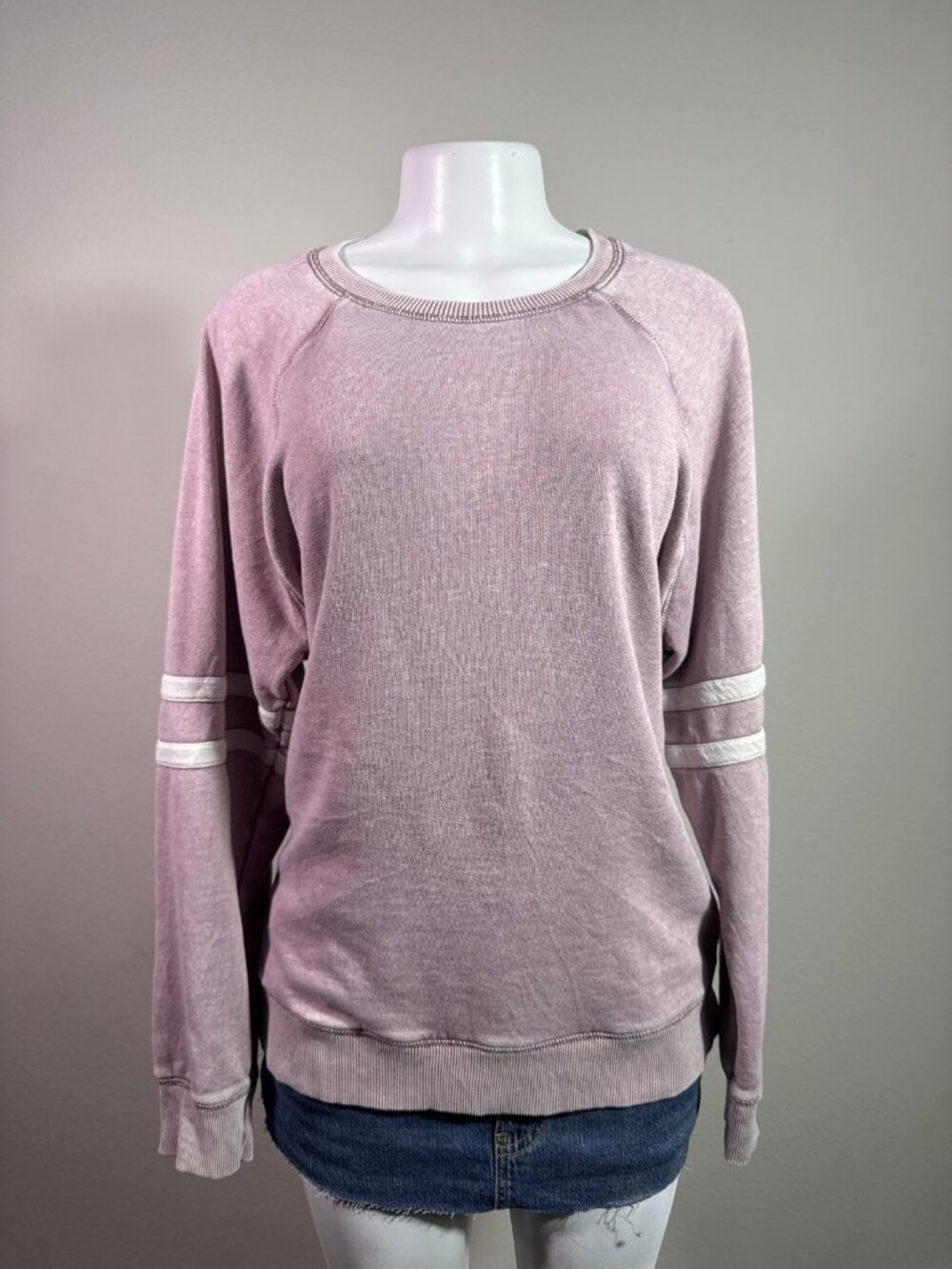 American Eagle lavender sweatshirt striped sleeve – Women's Used Clothing
